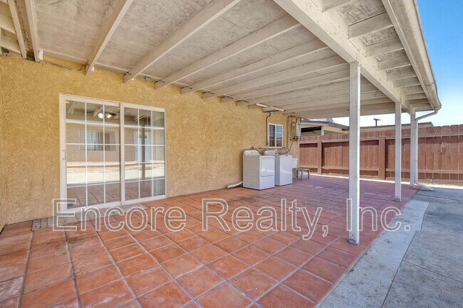 Building Photo - 71 E Palomar St