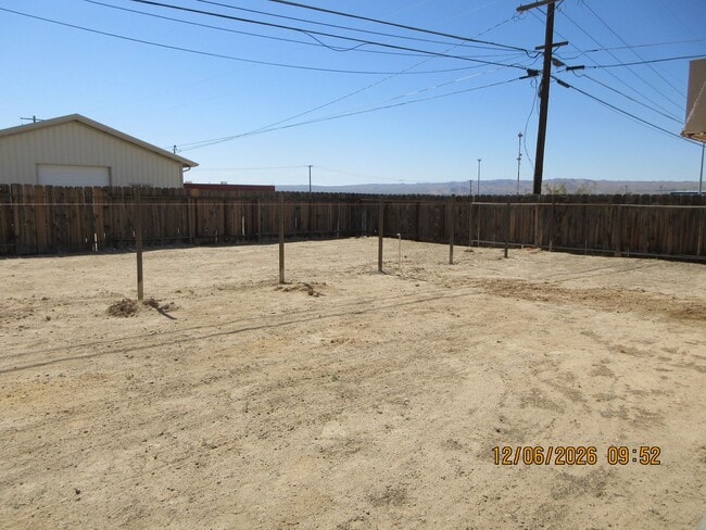 Building Photo - Beautiful and Spacious 4bd 2ba