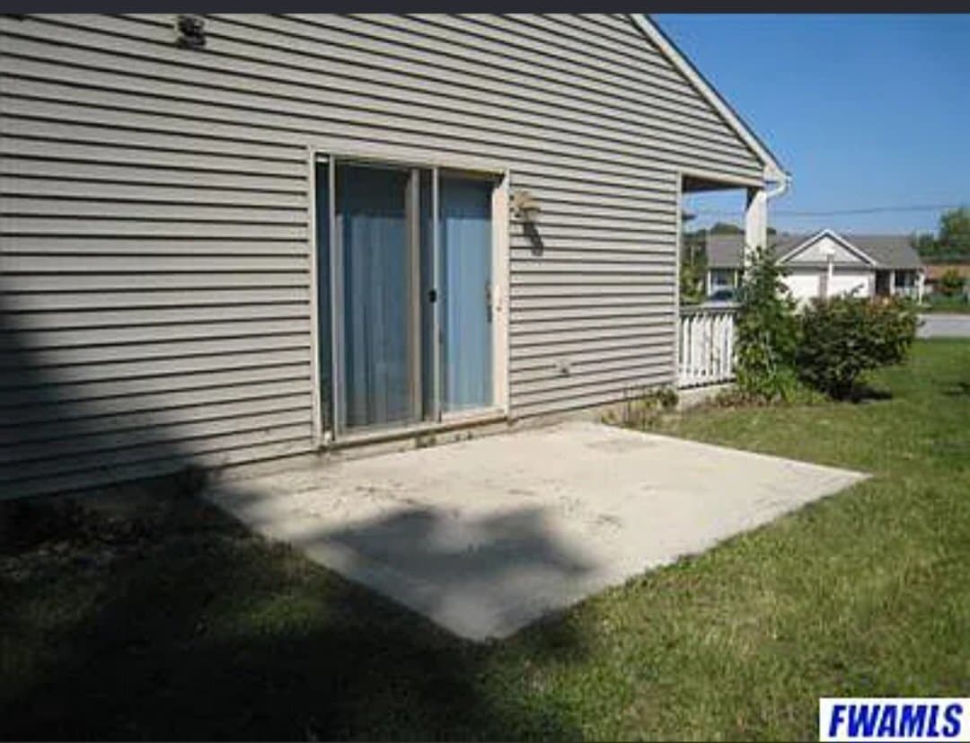 Building Photo - 1926 Beechmont Dr