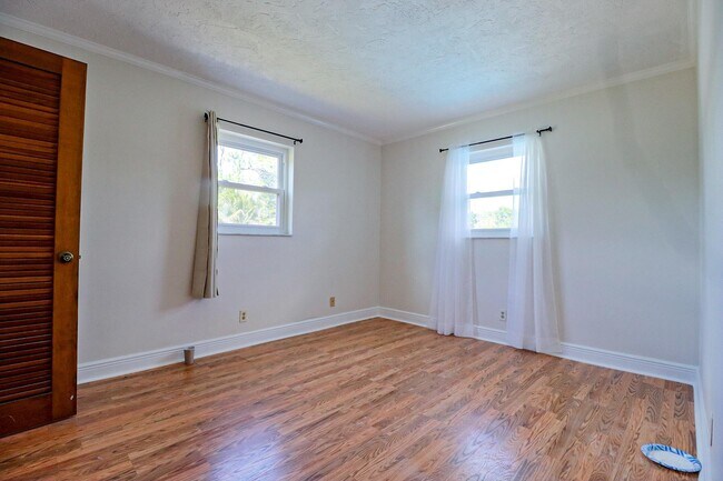 Building Photo - 1329 NW 84th Dr