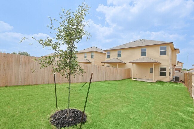 Building Photo - Modern Townhouse in New Braunfels
