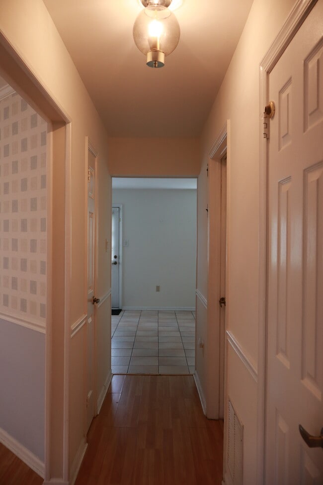 Building Photo - 14 Redwood Ln