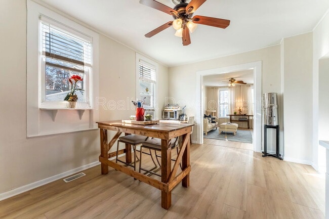 Building Photo - 3309 N Leavitt St