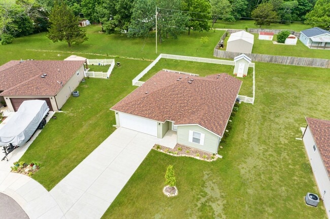 Building Photo - 3 bedroom 2 bath 2 Car Garage with fenced yard  for rent, Hollister, MO