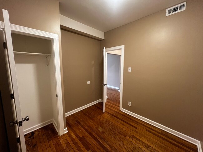 Building Photo - 735 N Hamlin Ave