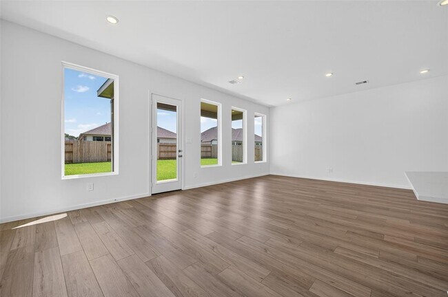 Building Photo - 32006 Medallion Oaks Trl