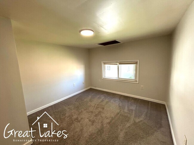 Building Photo - Beautiful 3 Bedroom 1 Bathroom now availab...