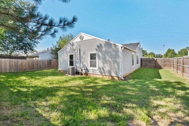Building Photo - Great Location - 3/2 close to Downtown Bentonville!