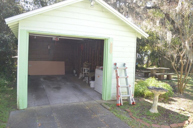 Building Photo - 8025 Oakwood St