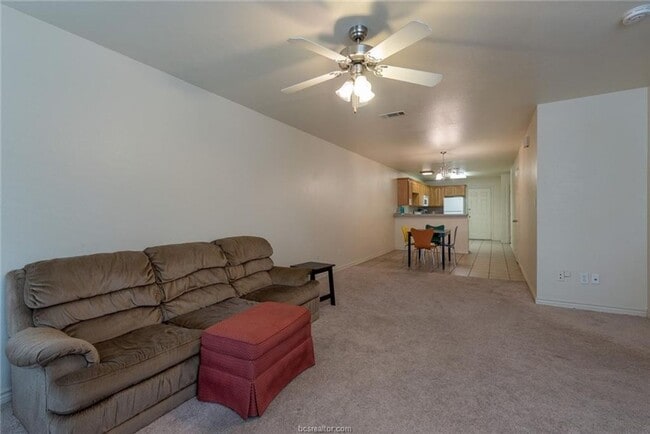 Building Photo - Beautiful 3 Bed, 3 Bath Duplex in South College Station!