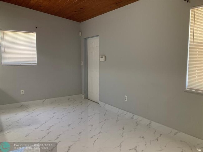 Building Photo - 3630 SW 46th Ave