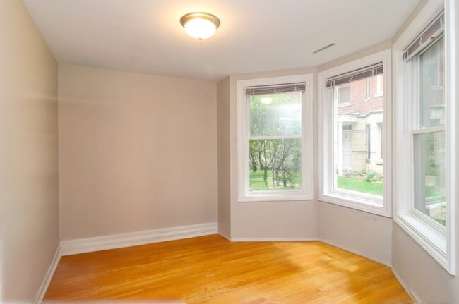 Building Photo - 5127 N Damen Ave