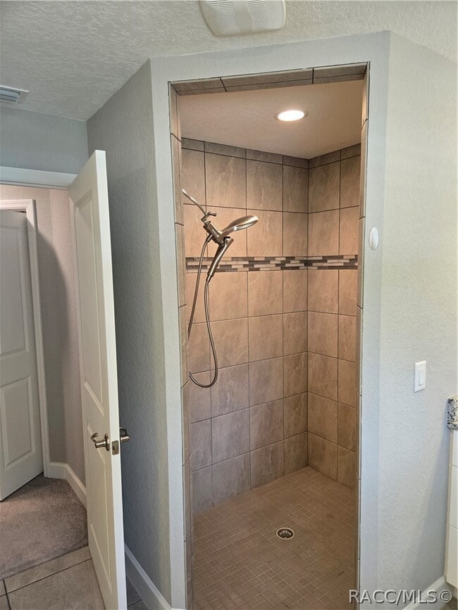 Building Photo - 13 Whitewood Ct