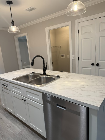 Building Photo - 16 Naskapi St