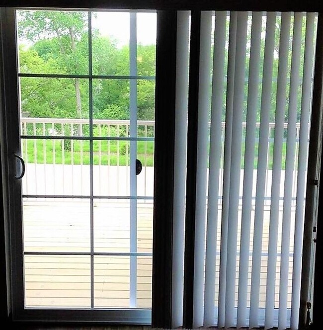 Building Photo - $1,295 | 1 Bedroom, 1 Bathroom Condo | No ...