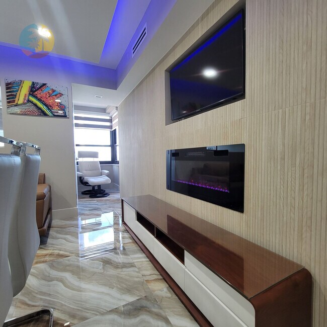 Building Photo - 5225 Collins Ave