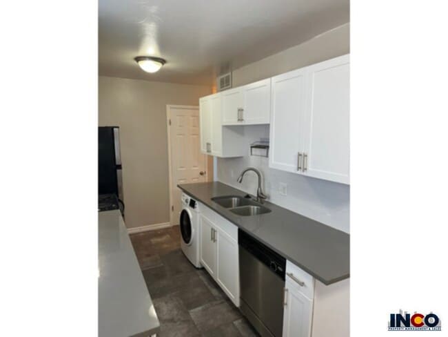 Building Photo - 5586 S Grant St