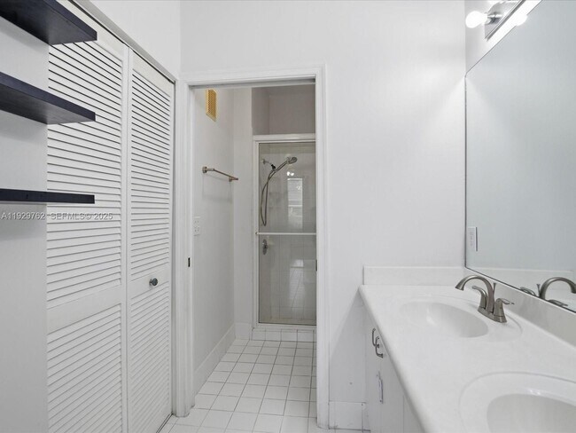 Building Photo - 865 NW 132nd Ave