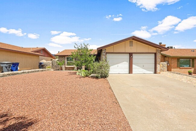 Building Photo - 724 Martha Gale Dr