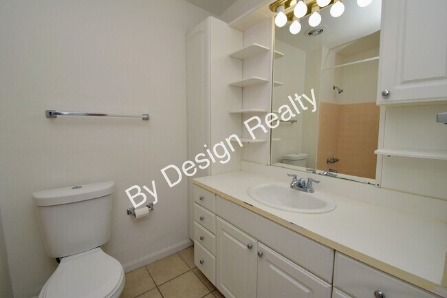 Building Photo - 3 Bed 2 Bath Midtown Duplex with Covered Parking & Storage