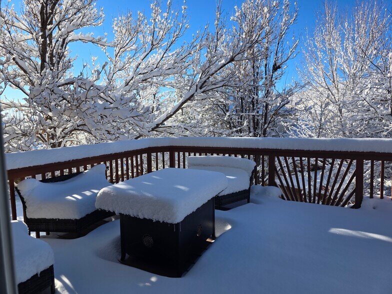 Building Photo - 9536 W Avalon Dr