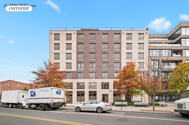 Building Photo - 1 Putnam Ave