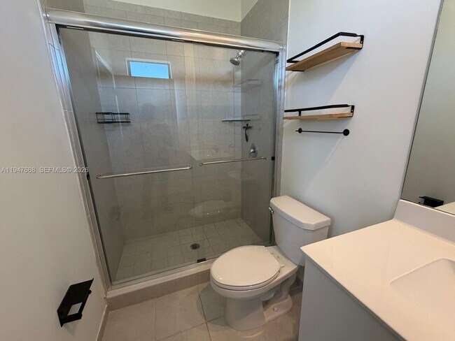 Building Photo - 909 NE 211th St