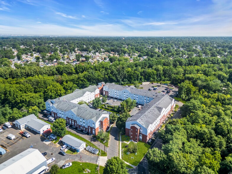 Building Photo - 2101 Reamer Dr