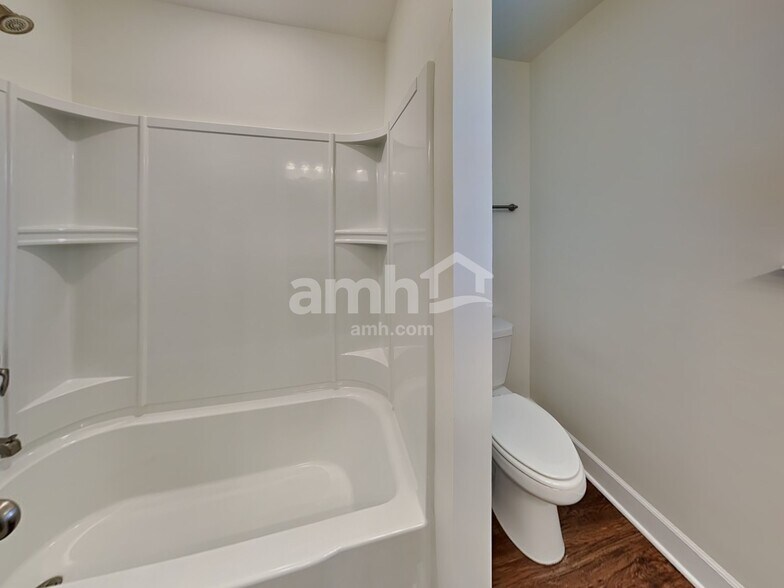 Building Photo - 5708 Lakemont Dr