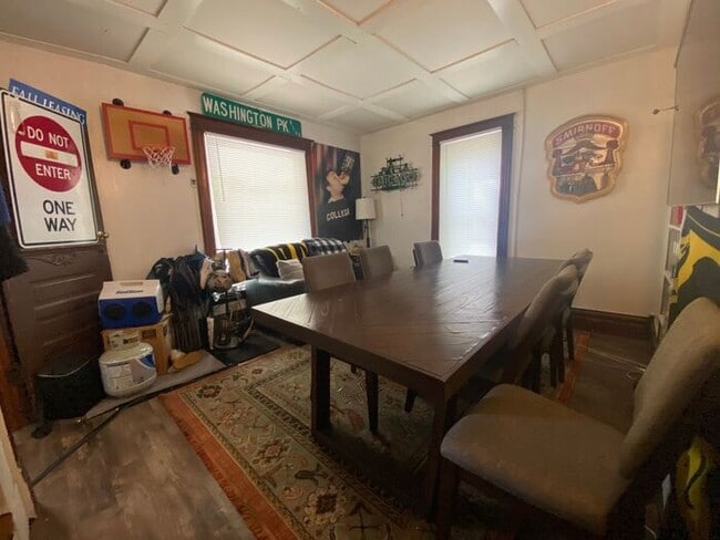 Building Photo - $625 | ROOMMATE WANTED | 7 Bedroom, 3 Bathroom House | Available for Immediate Move-In