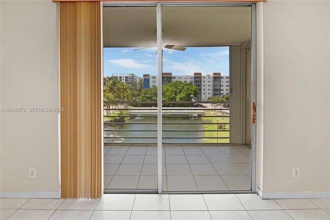 Building Photo - 505 E Dania Beach Blvd