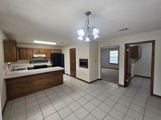Building Photo - 7854 Pleasant Oaks Ave