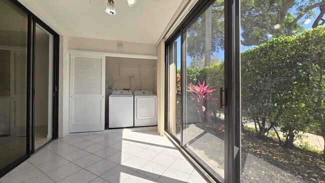 Building Photo - 5139 Floria Way