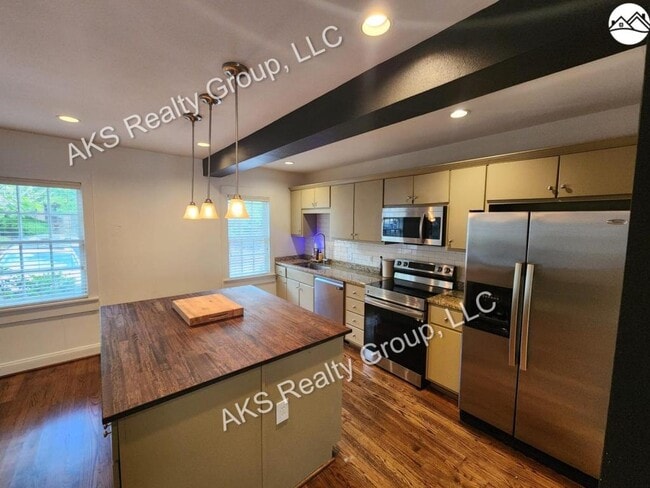 Building Photo - 2705 11th Ave S