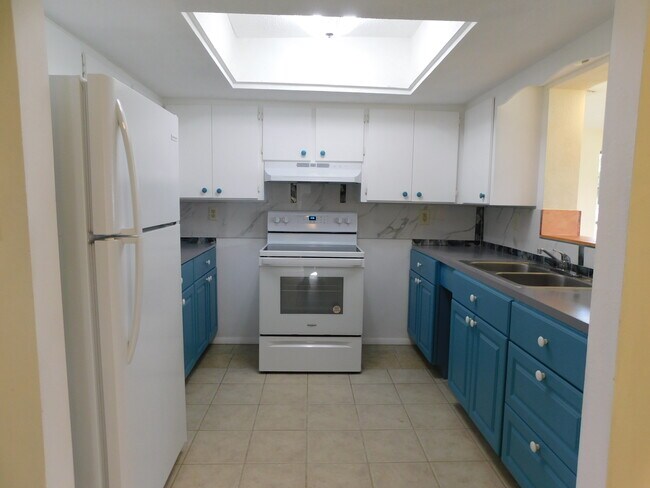 Building Photo - 21019 Randall Ave