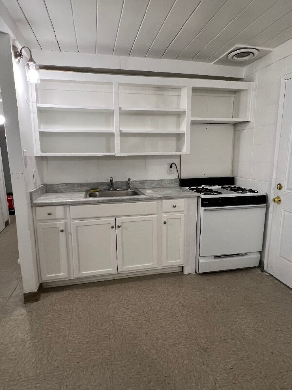 Building Photo - 927 S Thorne Ave