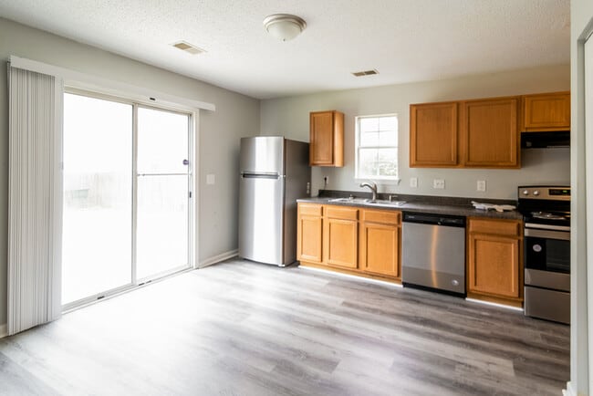 Building Photo - 121 Macallan Ct