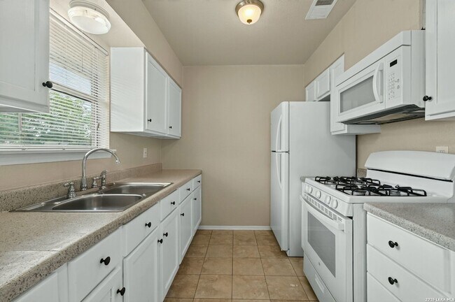Building Photo - 602 Catalina Ave