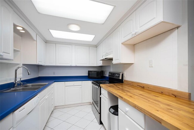 Building Photo - 232 Pocono Trail E