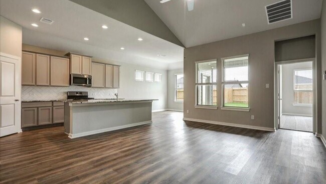 Building Photo - 810 Whispering Winds Dr