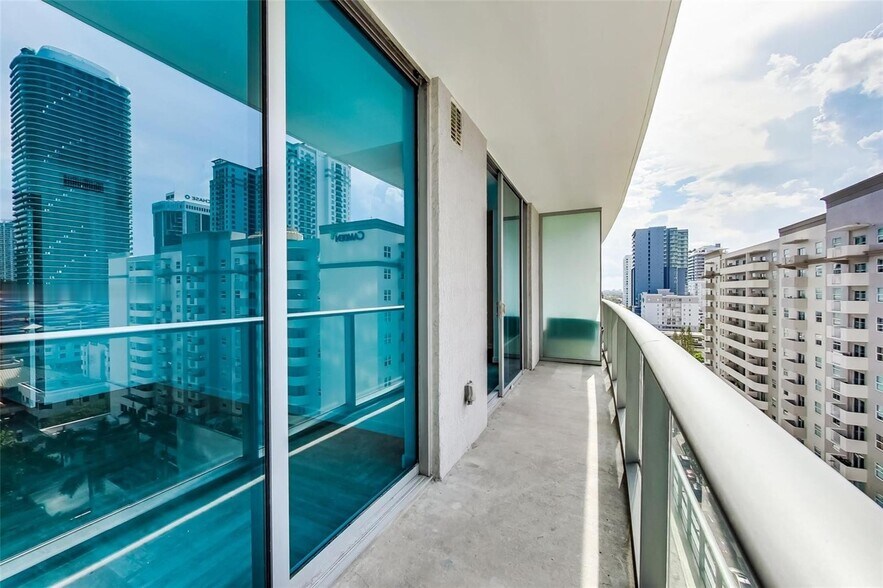 Building Photo - 1100 S Miami Ave