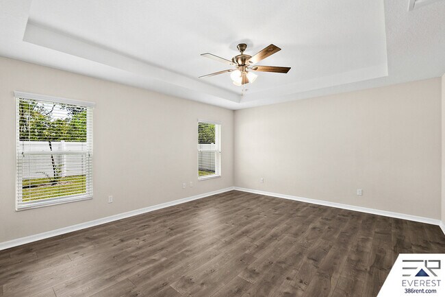 Building Photo - 10 Lysander Ln