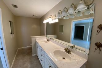 Master bath - 6050 Westbourgh Dr