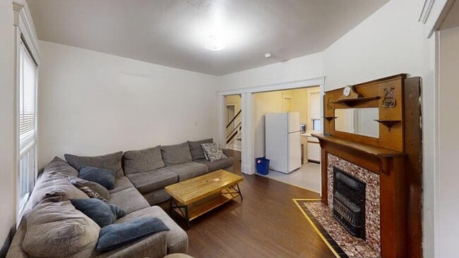 Building Photo - 802 E Kingsley St