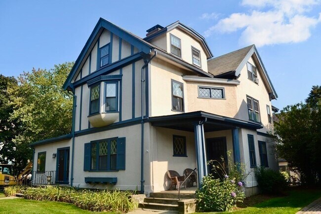 Building Photo - 291 Mt Auburn St