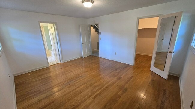 Building Photo - 4 Bed/2.5 Bath Brick Home - Kingsport TN