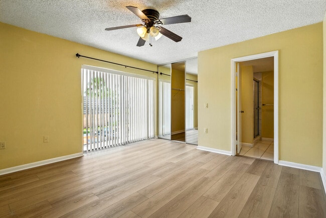 Building Photo - 622 6th Way