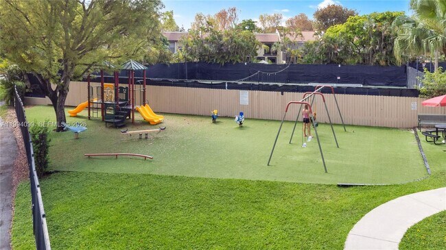 Building Photo - 10003 Costa Del Sol Blvd