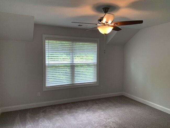 Building Photo - 4 Bedroom, 2.5 Bath, Pet Friendly Town Home with Garage Within Barefoot Resort and Golf! Availabl...