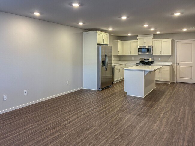 Building Photo - New Townhome 3 Bedroom Available now in Smith Creek Neighborhood